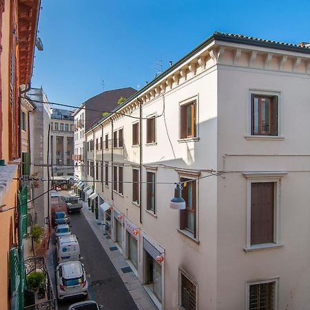 Il Cuscino Di Giulietta - 2 Min From Arena Apartment Verona Bagian luar foto