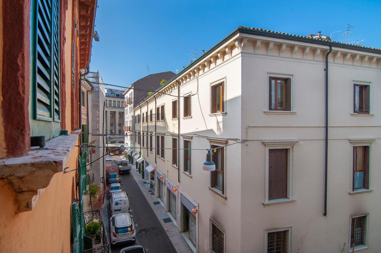 Il Cuscino Di Giulietta - 2 Min From Arena Apartment Verona Bagian luar foto
